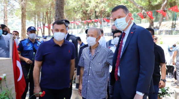 15 Temmuz’da Garnizon Şehitliği’ne ziyaret