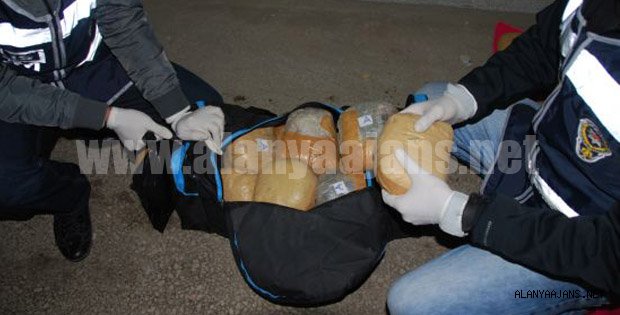 2 KİLO 565 GRAM ESRAR ELE GEÇİRİLDİ