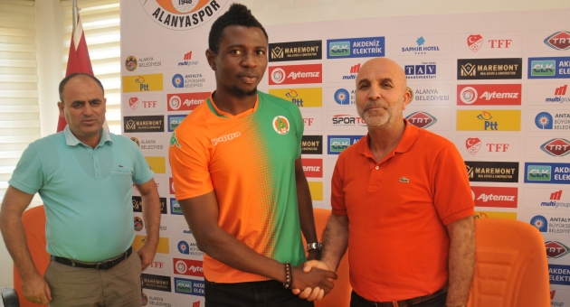 Alanyaspor Nijerya'lı sağ bek ile anlaştı