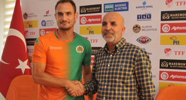 İspanyol stoper Carlos Alanyaspor’da