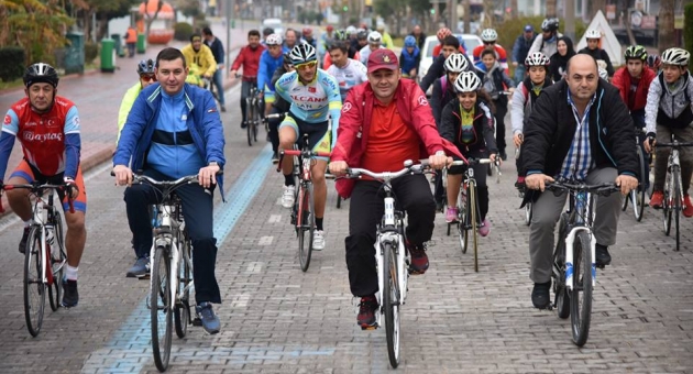 Başkan Yücel'de pedal çevirdi