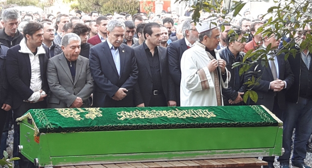Yönet'in cenazesine Arınç'ta katıldı