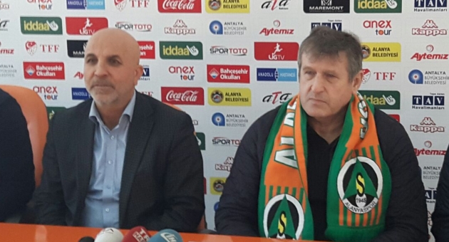 Alanyaspor'da hoca sorunu bitti