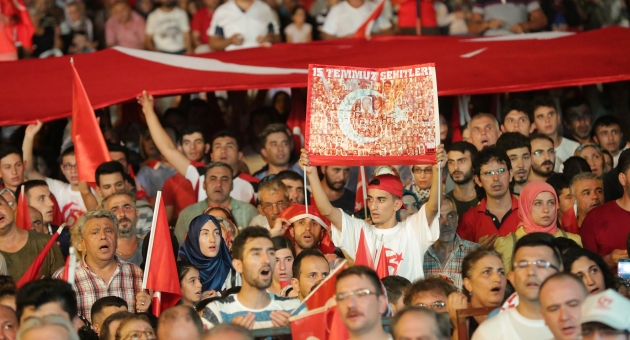Antalya’da on binler demokrasi nöbetinde buluştu