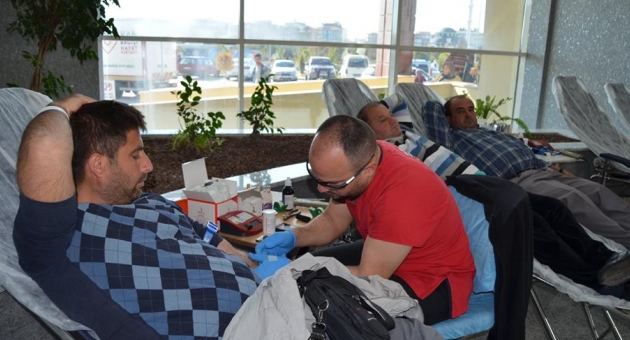 Kızılaya sağlıkçılardan ve hasta yakınlarından destek