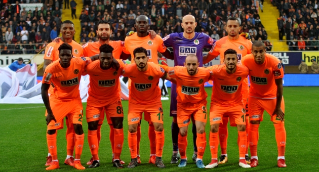 Alanyaspor Sahasında Üzdü