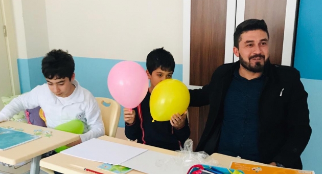 CHP'li gençlerden özel öğrencilere ziyaret