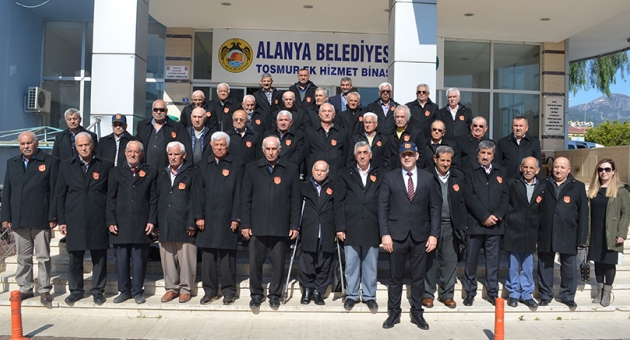 Gizemli, hayırsever gazileri unutmadı