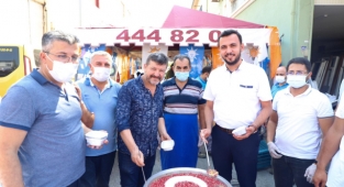 AK Parti’den sanayi esnafına aşure ikramı