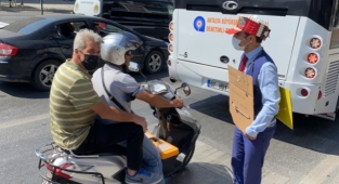 Alanya´da Azeri öğrenciden aşı olun çağrısı