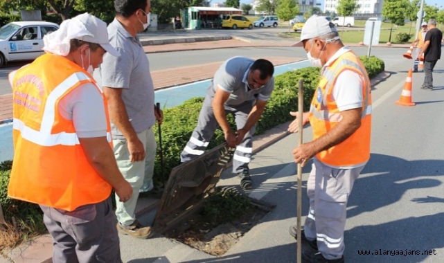 Alanya’da mazgallarda yağmurlar öncesi temizlik