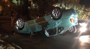 Alanya'da virajı alamayan otomobil takla attı!