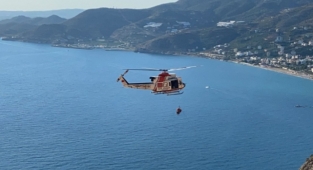 Alanya'da yamaç paraşütçüsü kayalıklara çakıldı