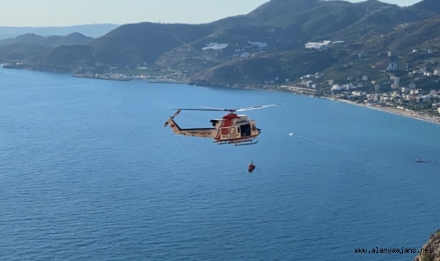 Alanya'da yamaç paraşütçüsü kayalıklara çakıldı