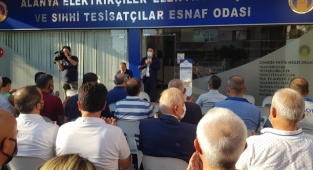 Alanya Elektrikçiler Odası aşure dağıttı