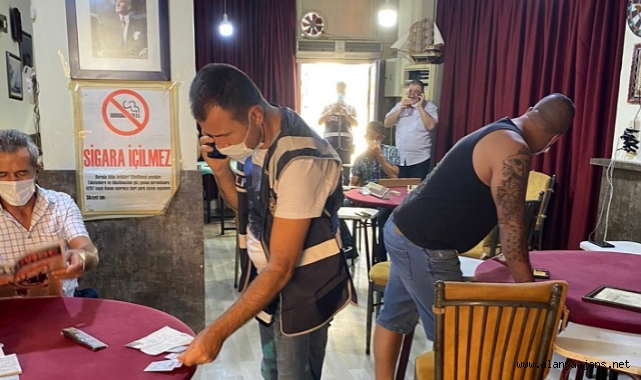 Alanya polisinden okul çevrelerinde sıkı denetim