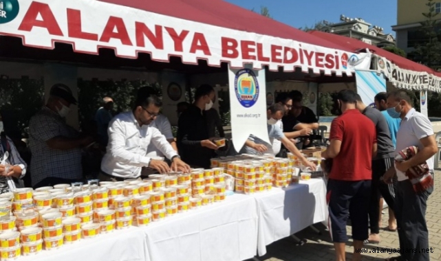 ALKOD şehitlerimiz için aşure dağıttı