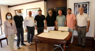 ALTSO yönetiminden Uygun'a doğum günü sürprizi