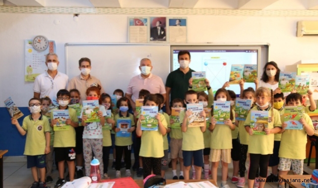Başkan Şahin'den öğrencilere kitap jesti
