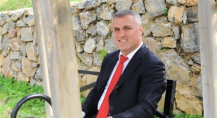 Eray Erdem'den Mahmutlarspor'a otobüs jesti