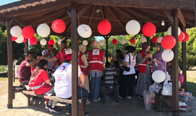 Kızılay Alanya'da çocukları güldürdü