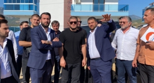 Kurt Safir İnşaat, dünyaca ünlü sporcuyu Alanya’ya getirdi