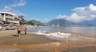 Alanya’da denizin çamurlu hali çıldırttı!