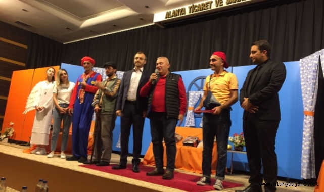 Alanya'da Kızılay ve ALTSO işbirliği ile çocuk tiyatrosu