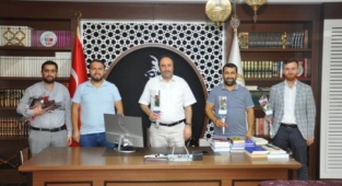 Alanya Müftüsü İlhan'a ‘gül’lü kutlama