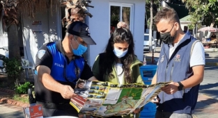 Alanya’ya gelen öğrencileri polisler karşıladı