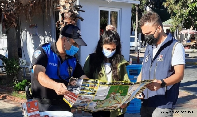 Alanya’ya gelen öğrencileri polisler karşıladı