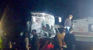 Alanya'ya gelen tur otobüsü kaza yaptı!