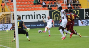 Alanyaspor evinde 1 puana razı oldu!