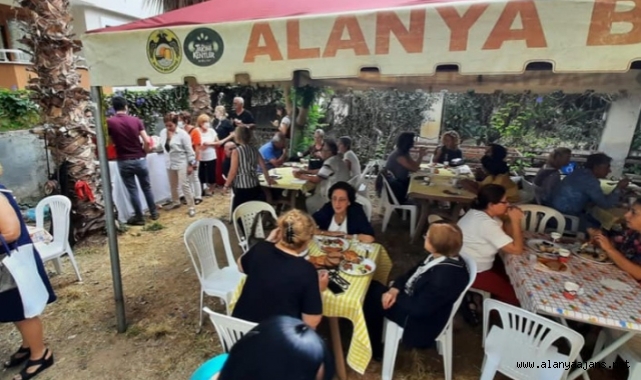 ÇYDD'den Alanya'daki öğrenciler yararına kahvaltı