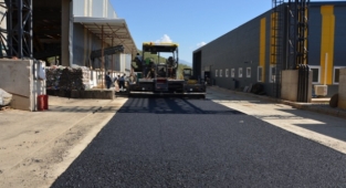 Katı Atık Tesisi içindeki yollar asfaltlanıyor