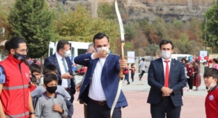 Kaymakam Ürkmezer ve Başkan Toklu, Güzelbağ’da çocuklarla buluştu