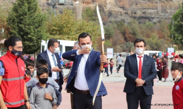 Kaymakam Ürkmezer ve Başkan Toklu, Güzelbağ’da çocuklarla buluştu