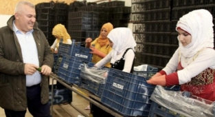 Şahin emekçi kadınları unutmadı