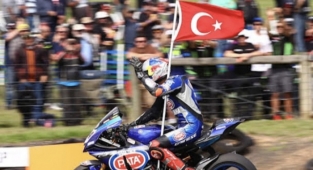 Toprak Razgatlıoğlu Portekiz'de 1. oldu