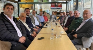 Ak Parti’nin Alanya’daki eski kurmayları yemekte buluştu
