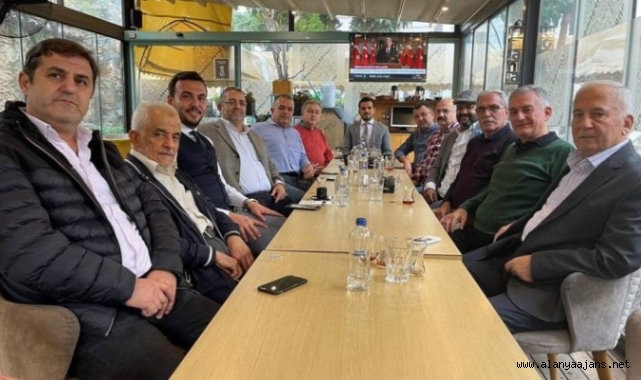 Ak Parti’nin Alanya’daki eski kurmayları yemekte buluştu