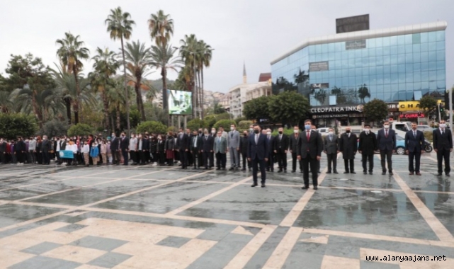 Alanya’da 24 Kasım’a sağanak yağış altında kutlama