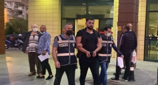 Alanya’da arkadaşlar arasında tartışma çıktı! Gençlerden biri, kalbinden bıçaklandı