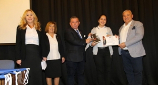 Alanya’da Atatürk’ü en iyi anlatan öğrenciye ödül