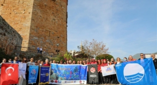 Alanya’da deniz temizliğine dikkat çekildi