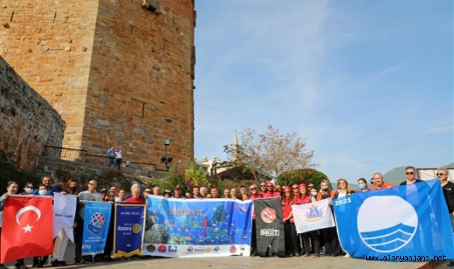 Alanya’da deniz temizliğine dikkat çekildi