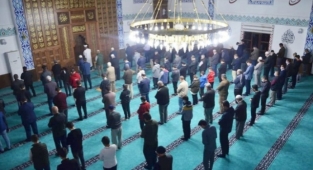 Alanya’da gençler sabah namazında buluşuyor