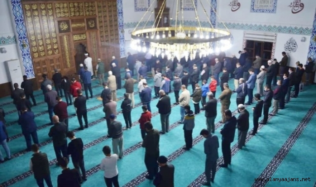 Alanya’da gençler sabah namazında buluşuyor