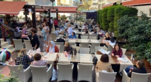 Alanya'da öğrenciler ve yangın zedeler unutulmadı