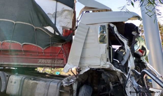 Alanya’da yoldan çıkan TIR, ortalığı savaş alanına döndürdü